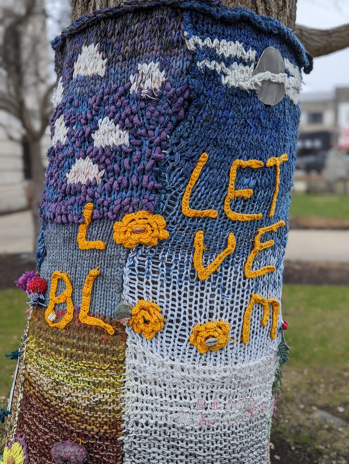 With free speech lawsuit still pending, Bloomington adopts ‘Wrapped in Love’ display as city’s event