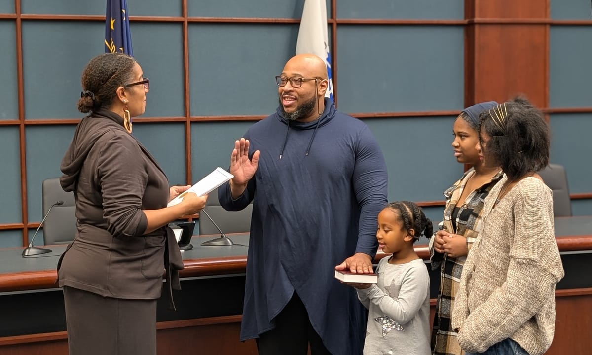 Gordon sworn in as Perry Township trustee after caucus pick, transition starts