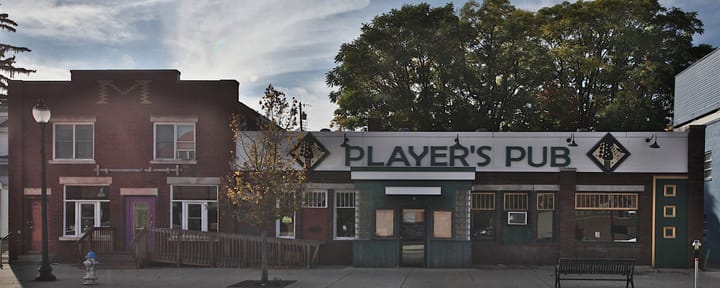 Commission staves off demolition of former Boxman’s Restaurant, aka Player’s Pub building
