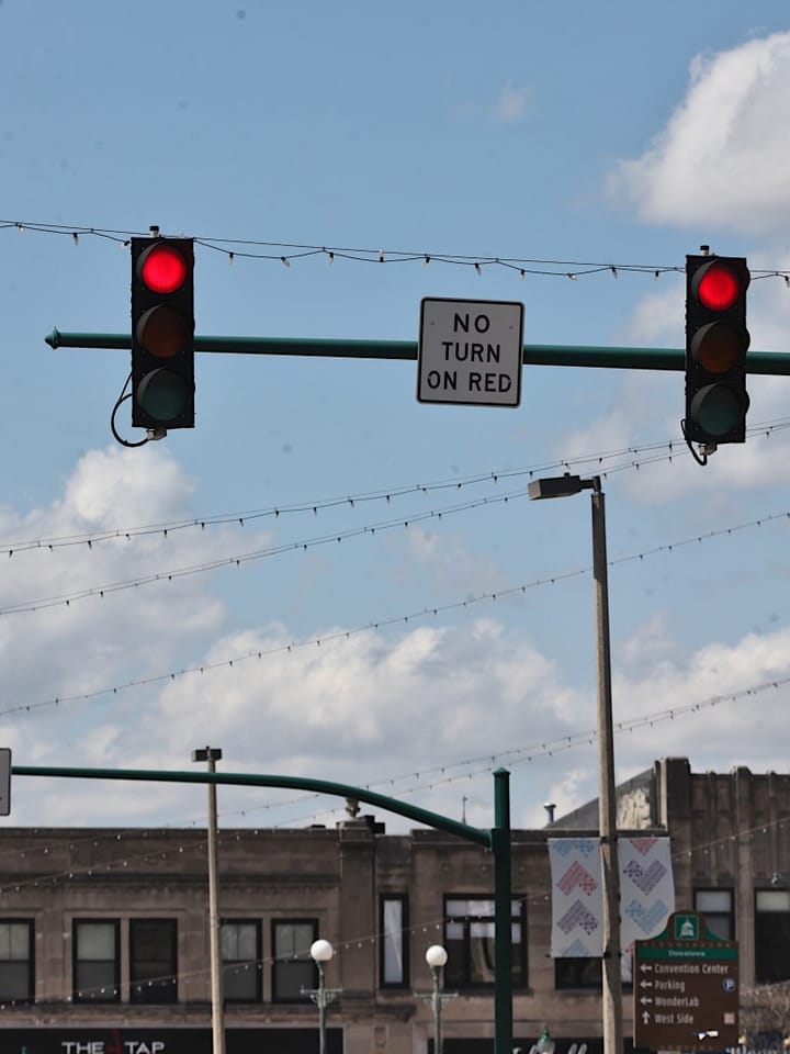 No turn on most red lights: New law considered by Bloomington city council for downtown, campus area