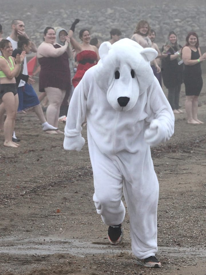 Funbearable cold at 2022 Lake Monroe polar plunge after warm December