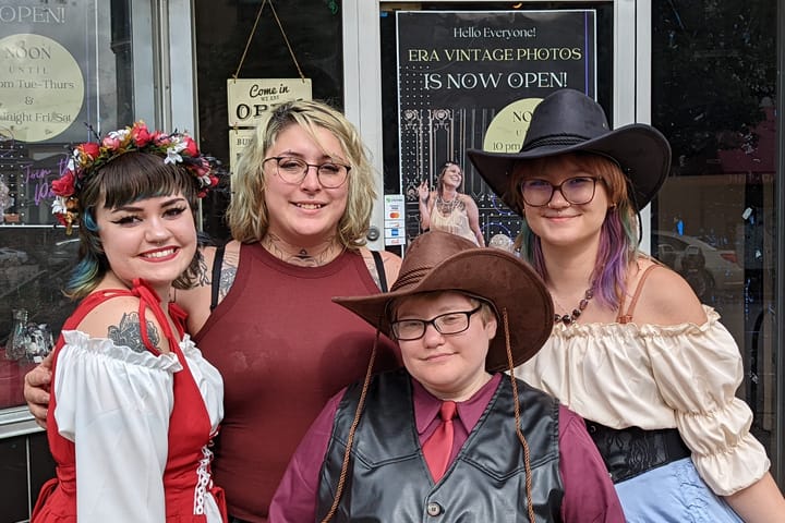 New Bloomington business: Era Vintage Photos invites downtown visitors to dress up for fun